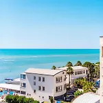 Beachfront Boutique Apartman *