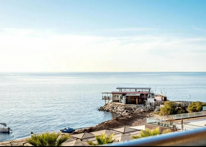 Beachfront Boutique Apartament Durrës